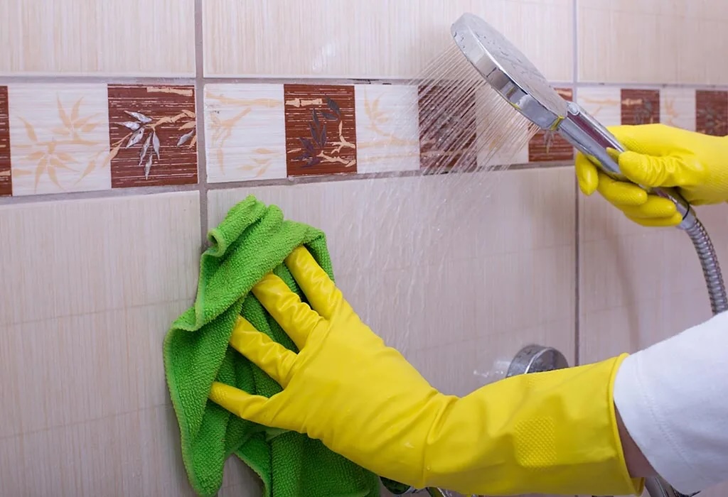 nettoyer la faïence de salle de bain