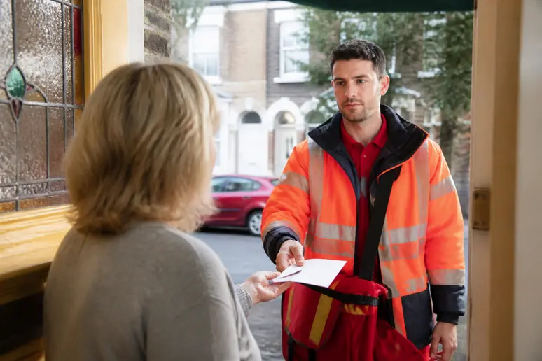 Réception du permis définitif livré par courrier postal avec signature du destinataire